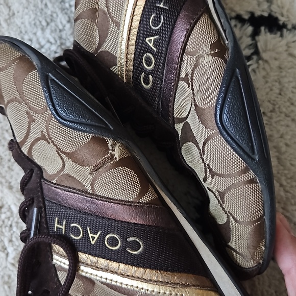 Coach - Picture 5 of 6